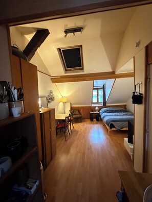 1 bedroom, free WiFi, bed sheets - Charming bright studio in the Marais (Paris)
