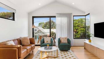 TV, fireplace, offices