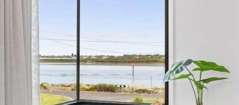 Luxury Riverside Escape with Fire Pit, Pizza Oven, River Views