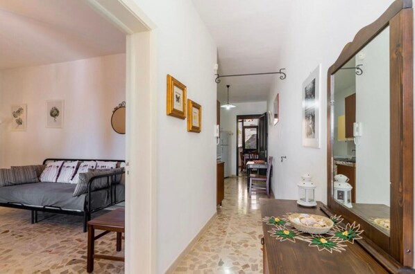 3 habitaciones, tabla de planchar con plancha, wifi y ropa de cama 