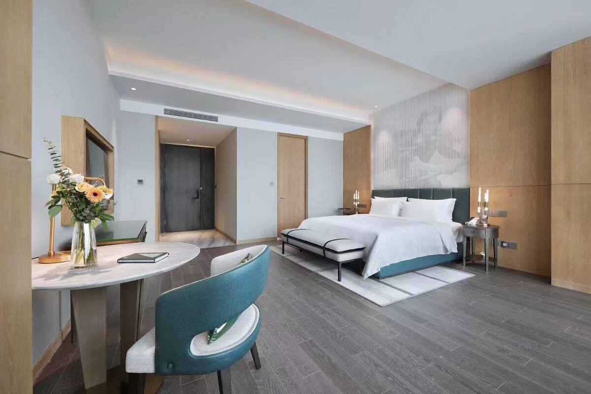 Kamar Double Eksekutif untuk 1 Orang | Meja kerja, tirai kedap cahaya, kedap suara, dan setrika/meja setrika