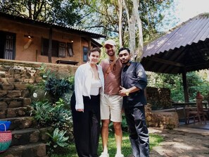 A rustic building with a stone wall and a wooden structure with a corrugated roof. - Mati Gedara Resort (Digana)