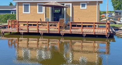 Modern waterfront chalet with airco and terrace