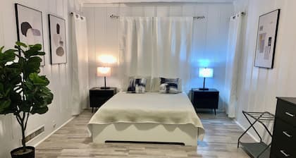 Charming 2-bedroom house in El Centro with WiFi, AC