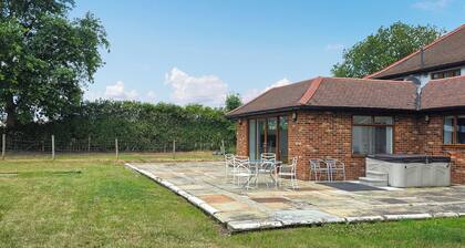 1 bedroom accommodation in Writtle, near Chelmsford
