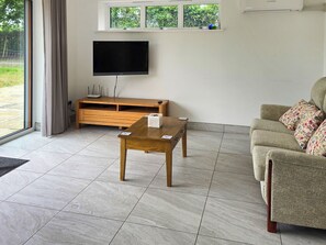 Living area - 1 bedroom accommodation in Writtle, near Chelmsford (Writtle, near Chelmsford)