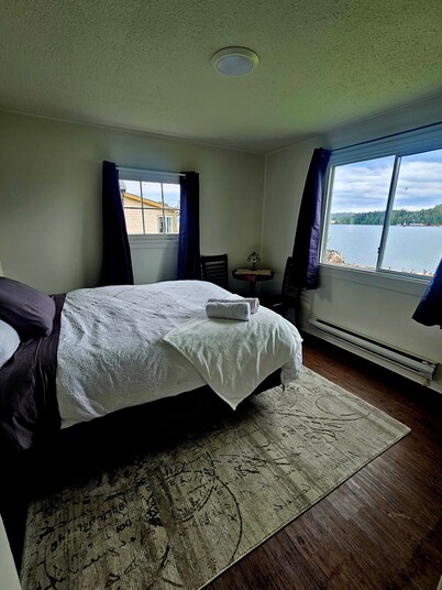 Oceanfront Cabin walk on waterfront peaceful place