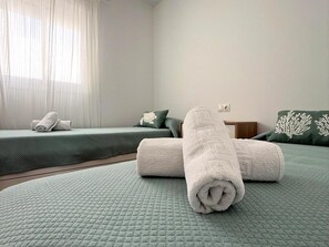 3 bedrooms, iron/ironing board, Internet, bed sheets