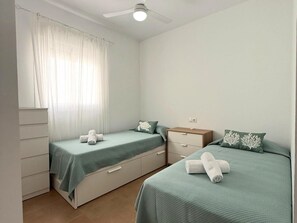 3 bedrooms, iron/ironing board, Internet, bed sheets - Penthouse Sabina free parking by Staycare (Rota)
