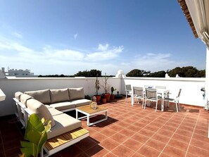 Outdoor dining - Penthouse Sabina free parking by Staycare (Rota)