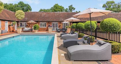 The Pool House - UK49372