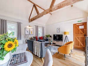 Living area - The Pool House - UK49372 (Woking, near Guildford)