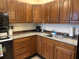 Coffee/tea maker, fridge, microwave, oven