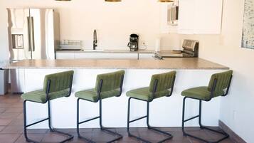 Refrigerador, horno y lavavajillas