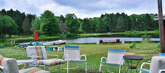 Private 5-Acre Lake: Pet-Friendly Grove City Home