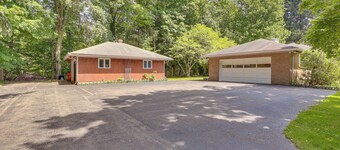 Private 5-Acre Lake: Pet-Friendly Grove City Home