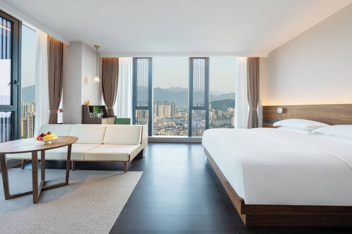 Business Double Room, City View | Blackout drapes, soundproofing, iron/ironing board, free WiFi