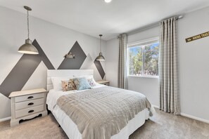 4 bedrooms, iron/ironing board, WiFi, bed sheets - Spacious 4B3.5B｜Garage Access｜Flex-Lease｜Pet-Friendly #42426 (Winchester)