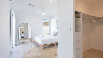 4 camere, una scrivania, ferro/asse da stiro, Wi-Fi