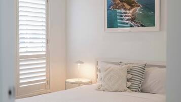 4 bedrooms, desk, iron/ironing board, WiFi