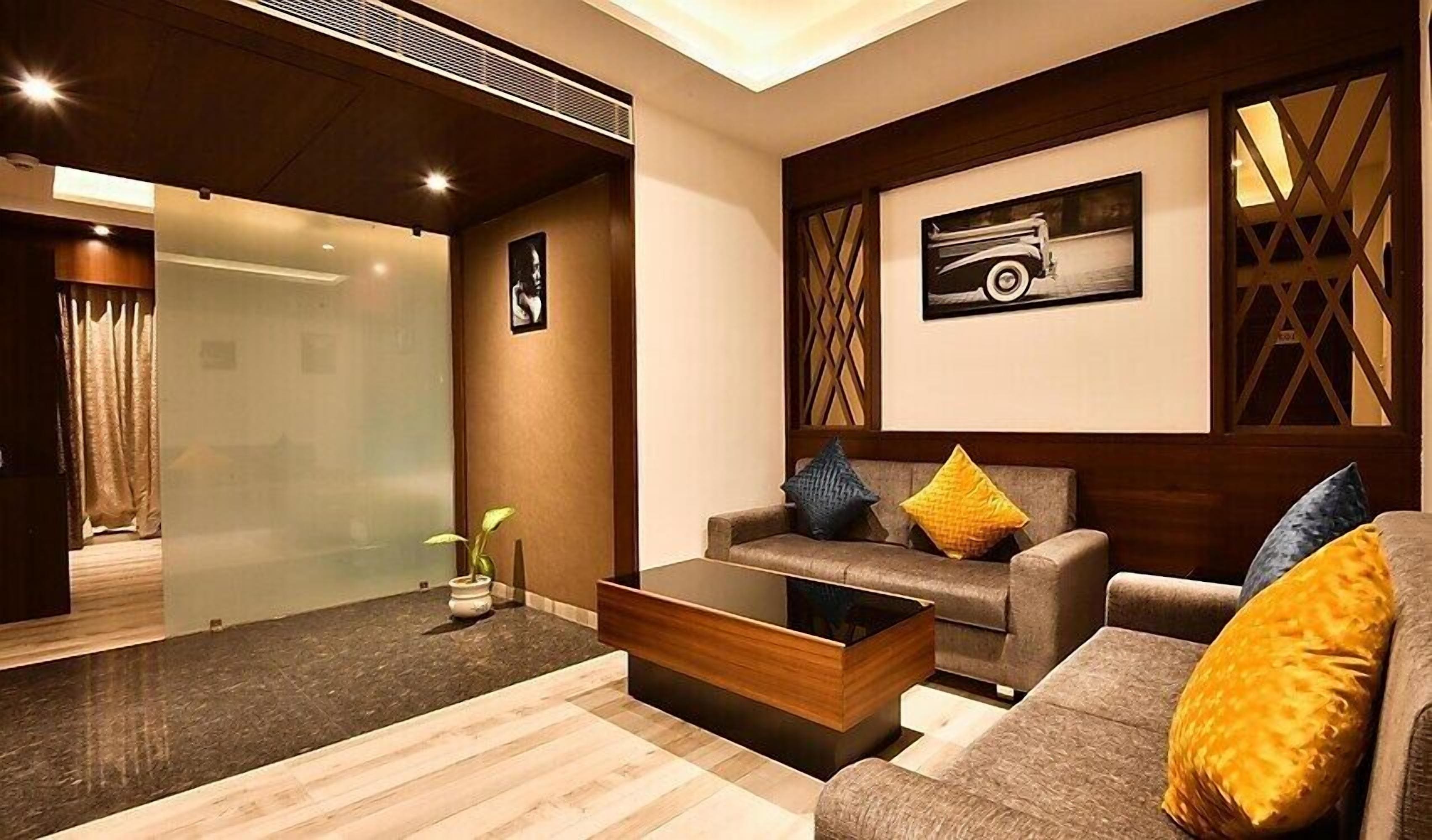 Suit Room With City & Balcony View | Free WiFi, bed sheets