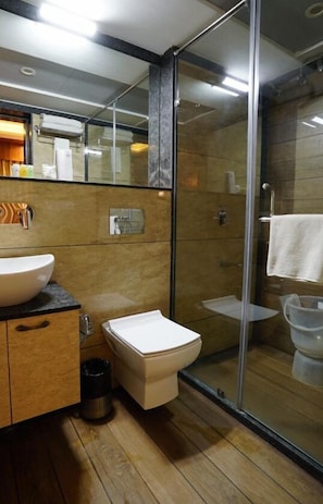 Classic Double Room, Balcony, City View | Bilik Mandi