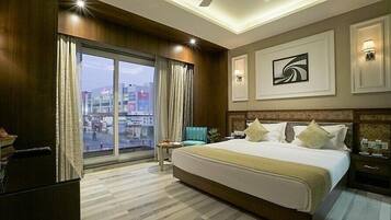 Suit Room With City & Balcony View | Free WiFi, bed sheets