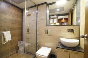 Classic Double Room, Balcony, City View | Bathroom
