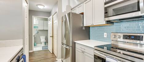 Fridge, microwave, stovetop, dishwasher