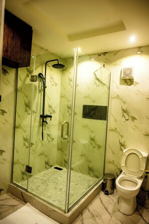 Deluxe Single Room | Bathroom | Free toiletries, hair dryer, towels, soap - Dagsville Escape Boutique Hotel and Spa (Port Harcourt)