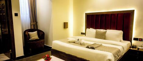 Egyptian cotton sheets, premium bedding, Tempur-Pedic beds, desk