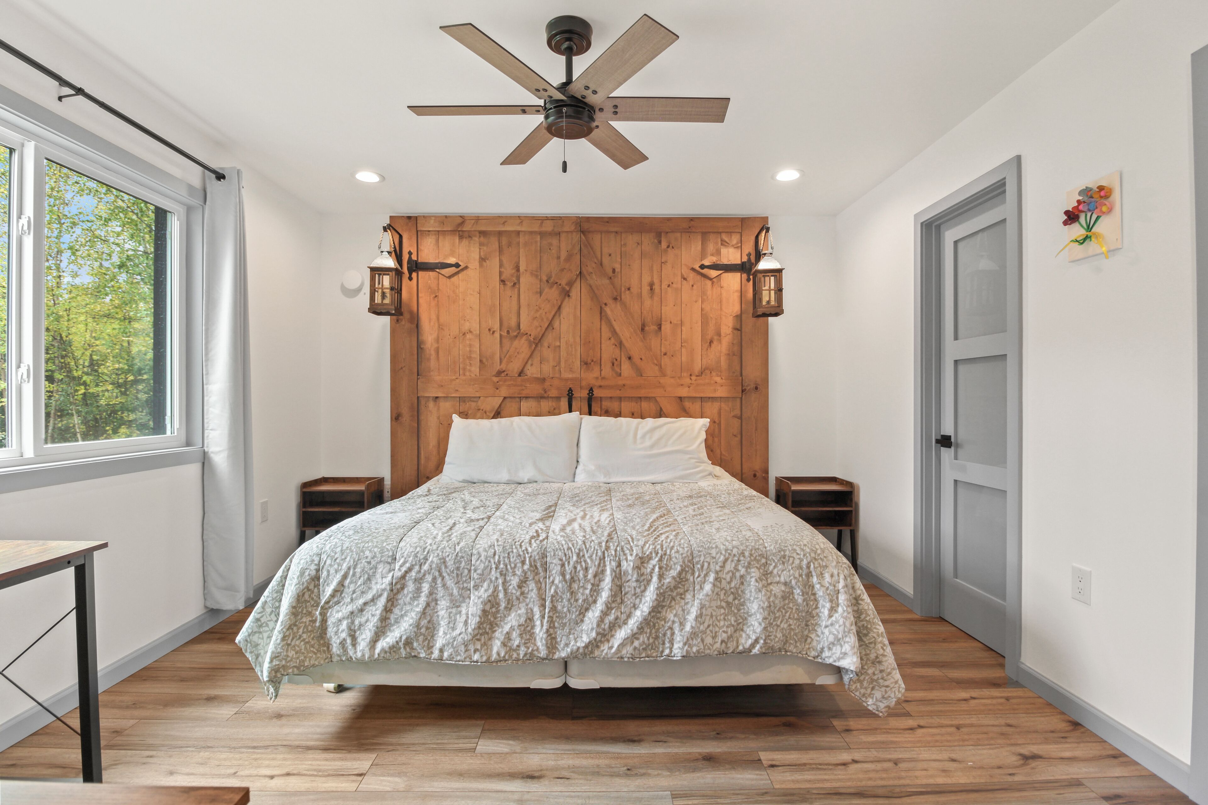 3 slaapkamers, een strijkplank/strijkijzer, wifi, beddengoed