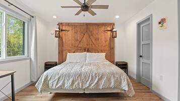 3 bedrooms, iron/ironing board, WiFi, bed sheets