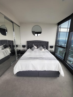 2 bedrooms, iron/ironing board, free WiFi, bed sheets