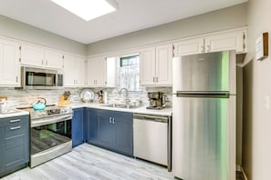 Fridge, microwave, stovetop, dishwasher