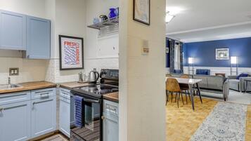Fridge, microwave, stovetop, dishwasher