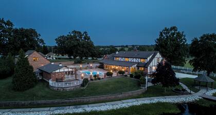 Gated 35-Acre De Soto Estate: Pool, Lake & Patio!