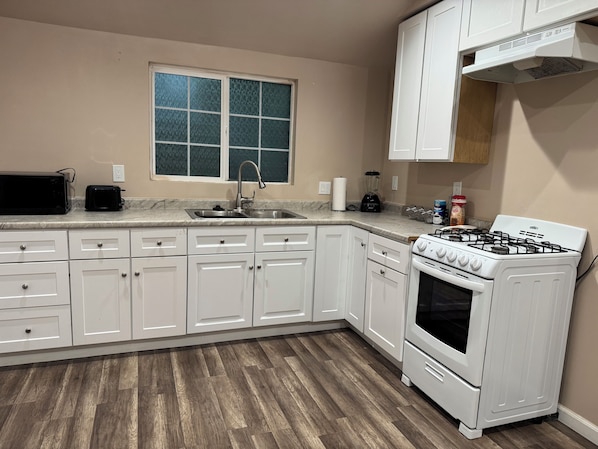 Fridge, microwave, oven, stovetop