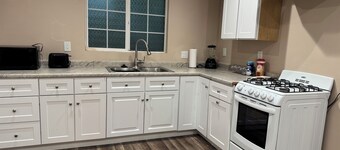 Cozy studio in amazing Los Angeles with WiFi, AC, full equip !