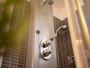 Shower, hair dryer, towels - Apartment Volanti by Sunvillas Mallorca (Port de Pollença)