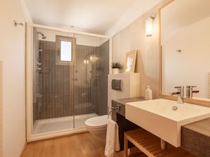 Shower, hair dryer, towels - Apartment Volanti by Sunvillas Mallorca (Port de Pollença)