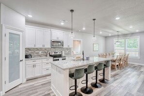 Fridge, microwave, oven, stovetop - Bike-Friendly Retreat with Fenced Yard & Trails (Bella Vista)