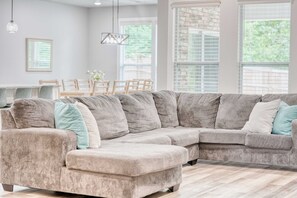 Televisión y oficina 