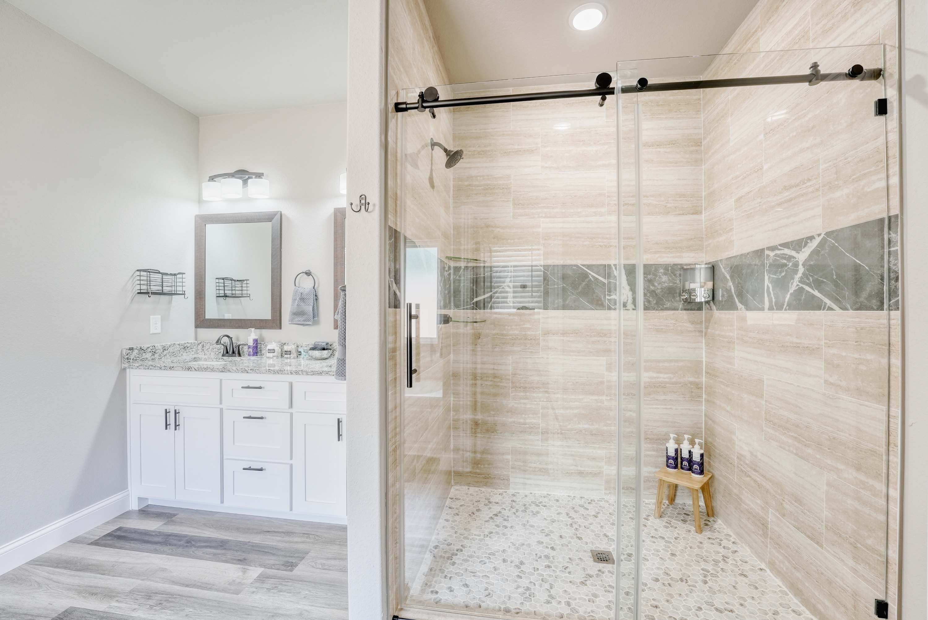 Shower, hair dryer, towels