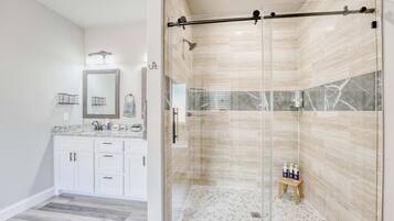 Shower, hair dryer, towels