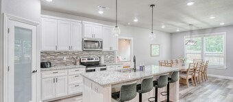 Spacious Family-Friendly 5BR Home in Bella Vista