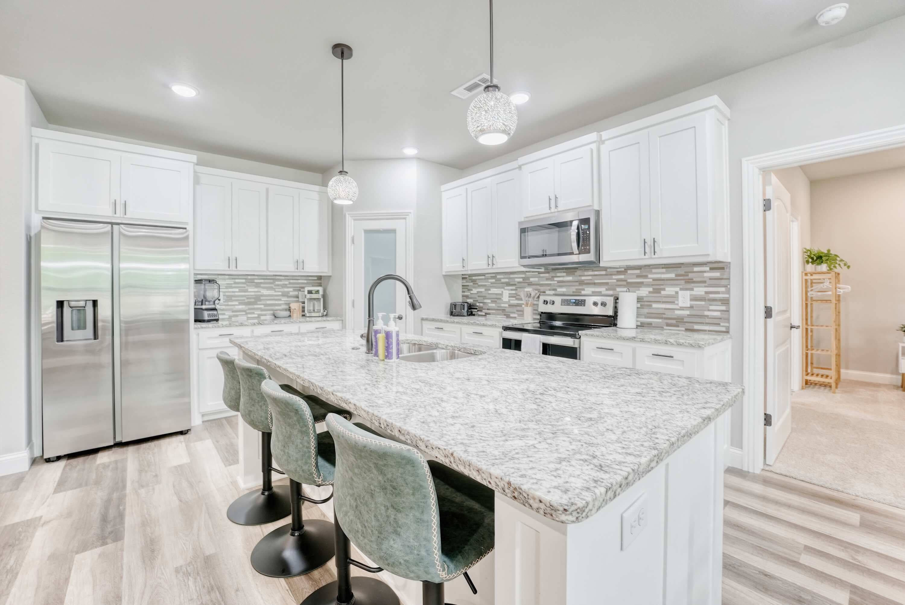 雪櫃、微波爐、焗爐、爐具