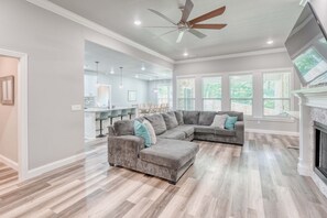 TV, offices - Bike-Friendly Retreat with Fenced Yard & Trails (Bella Vista)