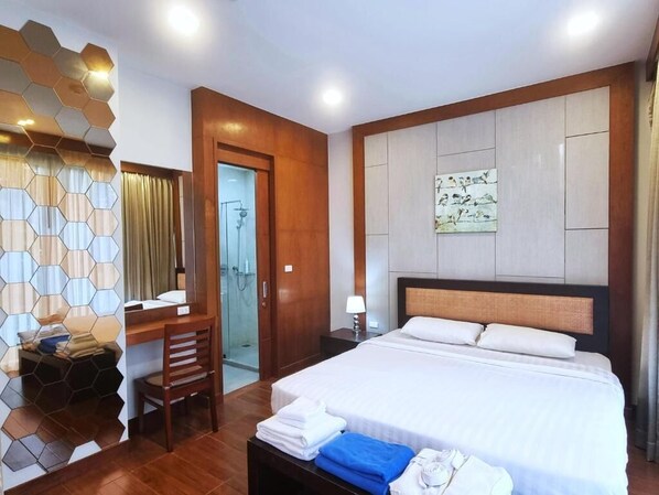 Iron/ironing board, WiFi, bed sheets