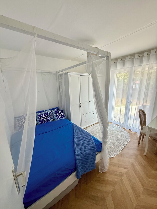 3 bedrooms, iron/ironing board, free WiFi, bed sheets